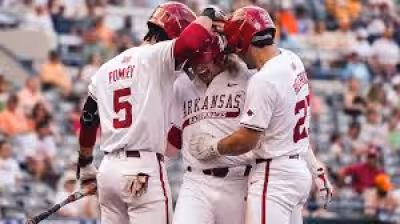 Arkansas Baseball Hammers Tennessee with Four 420+ Homers, Wins 8-4