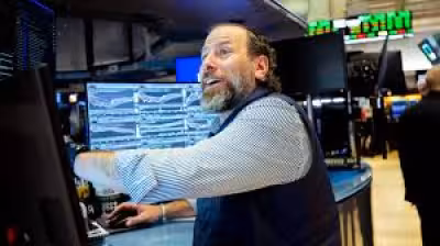 Dow Jones Industrial Average Extends Rally After Record High, Oil Showdown Looms