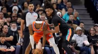 Thunder - Spurs: De'Aaron Fox Returns as Spurs Open Game 3 with 10-0 Burst